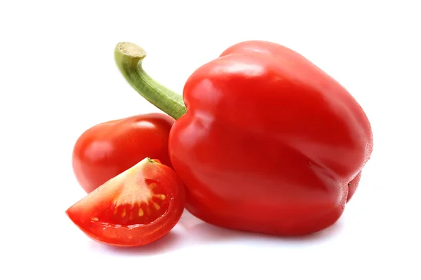 Pomidory i papryka na białym tle — Zdjęcie stockowe