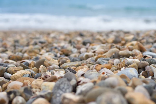 小石のビーチと海 ストック画像