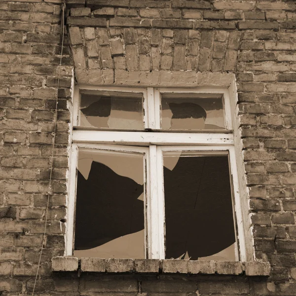 Rikkoutunut ikkuna — kuvapankkivalokuva