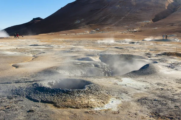 Vapore ad alta pressione dei fori sulfurei Namafjall in Icel — Foto Stock