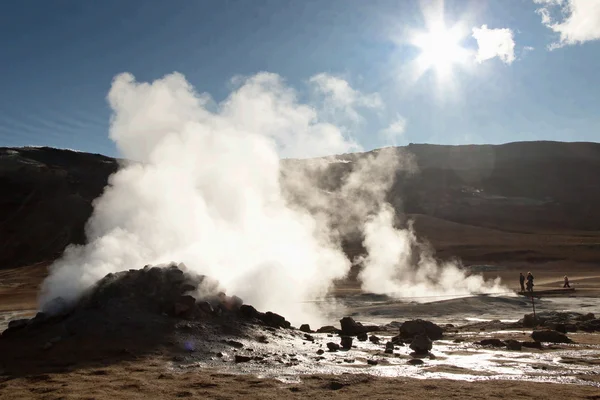 Vapor a alta presión Namafjall en Islandia . — Foto de Stock