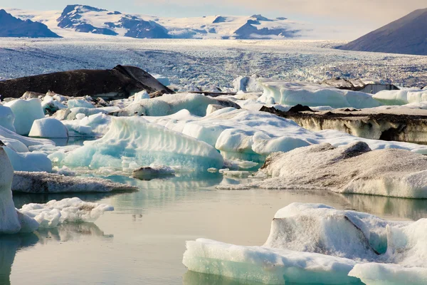 手配、アイスランドで美容氷ラグーン — ストック写真
