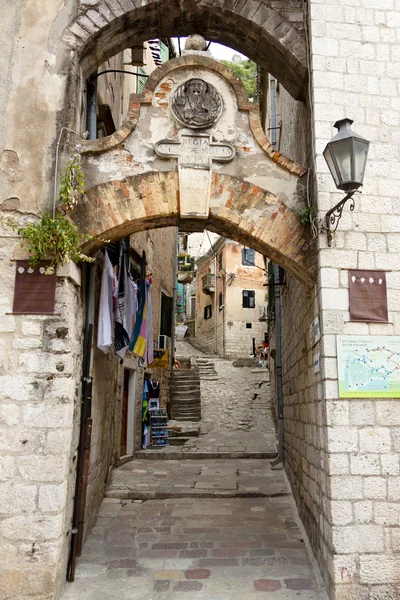 Narrow street - Kotor, Montenegro — Stock Photo, Image