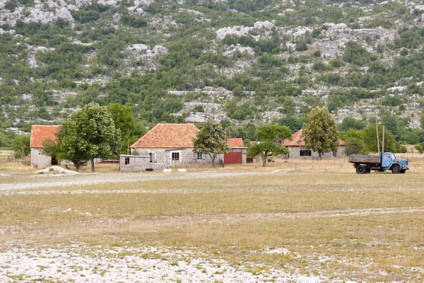 Typical Montenegrinisch village Han. — Stock Photo, Image