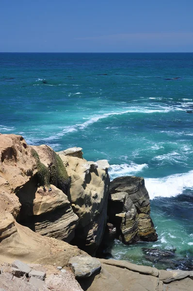 Ünlü Sahil kayalar — Stok fotoğraf