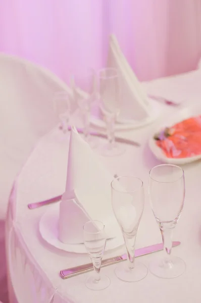 Mesa de banquete con flores —  Fotos de Stock