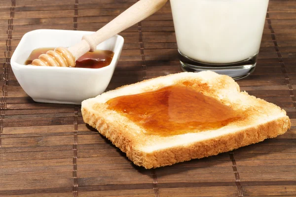 Süt ve bal tost — Stok fotoğraf