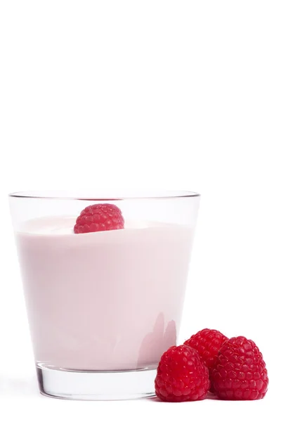 Ahududu milkshake üzerinde bir kenara ahududu ile — Stok fotoğraf