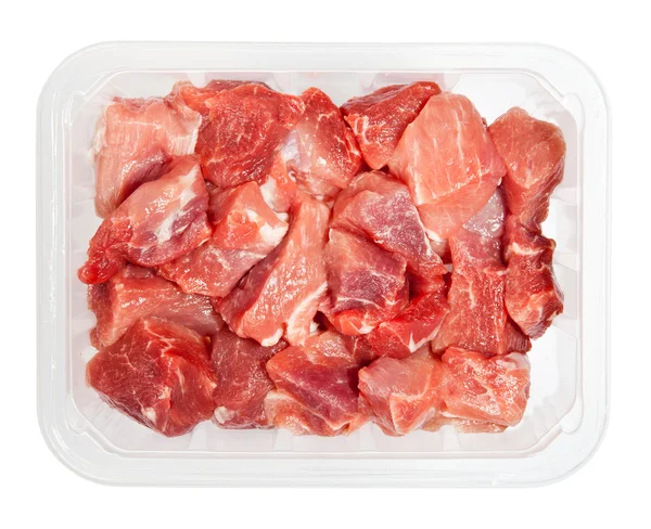 堆在白色背景上孤立的框中的原料肉 — 图库照片