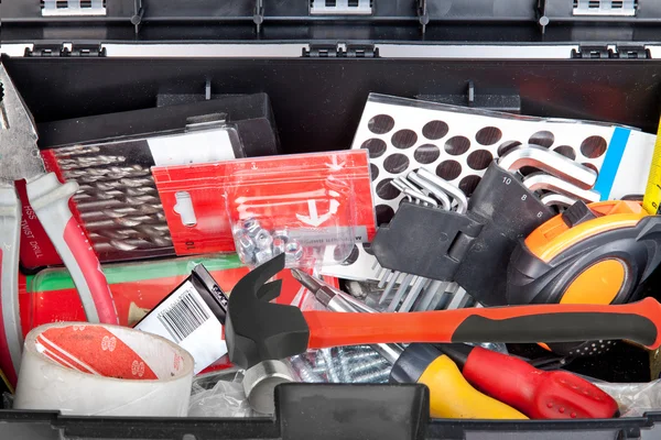 Narzędzia i instrumenty jest w czarne pudełko plastikowe - tło — Zdjęcie stockowe