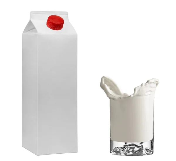 Liguetrapak + Congelare il latte in vetro isolato su sfondo bianco — Foto Stock