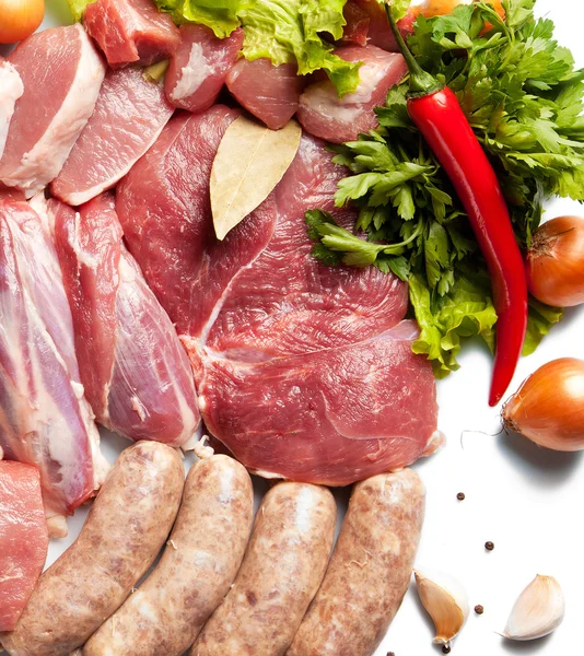 Свіже м'ясо готове до приготування з інгредієнтом фон — стокове фото