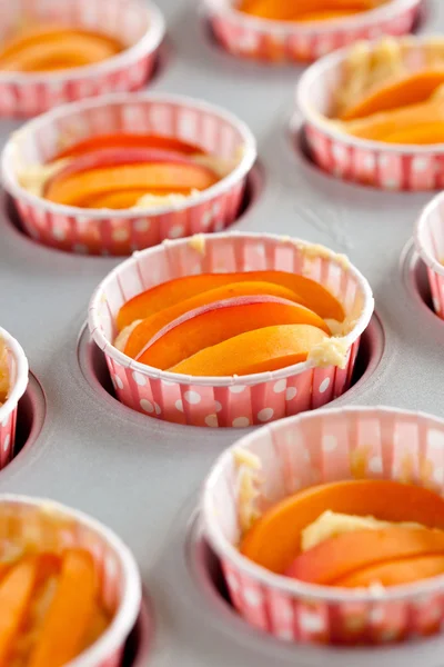 Apricot cupcakes ready to be baked — Stock Photo, Image