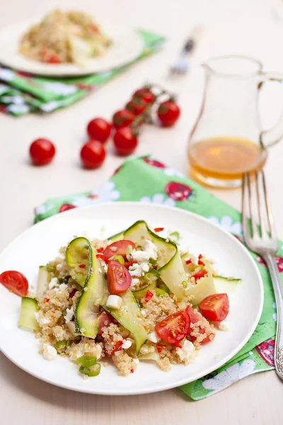Ensalada de quinua fresca con tomates — Foto de Stock