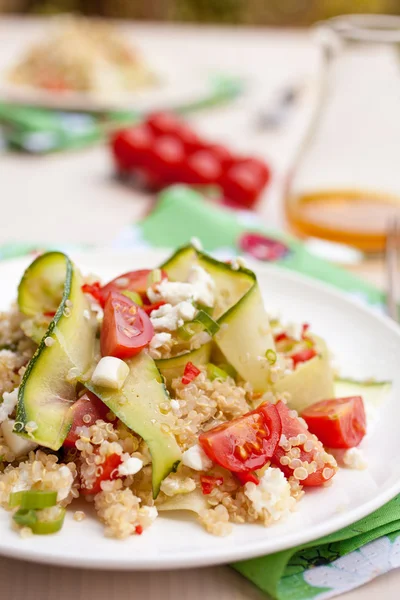 Gesunder Quinoa-Salat — Stockfoto