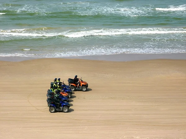 Квадроциклы на море — стоковое фото