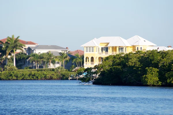 Florida homes on canal — Stock Photo, Image