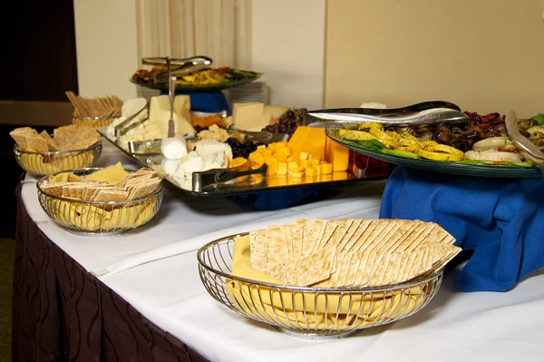 Kaas en cracker party tafel — Stockfoto