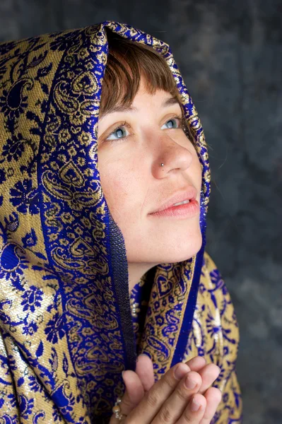 Stock image Beautiful woman smiling with shawl on head looking up and praying