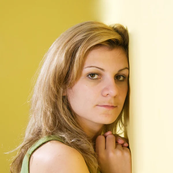 stock image Girl near the wall