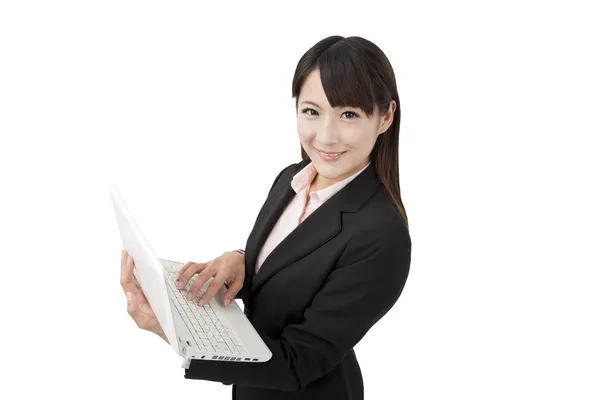 Молода бізнес-леді з ноутбуком ізольована на білому — стокове фото