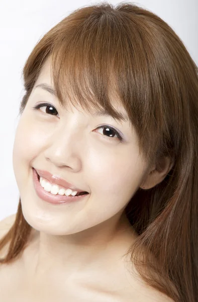 Mooie Aziatische vrouw gezicht met frisse schone huid glimlachen — Stockfoto