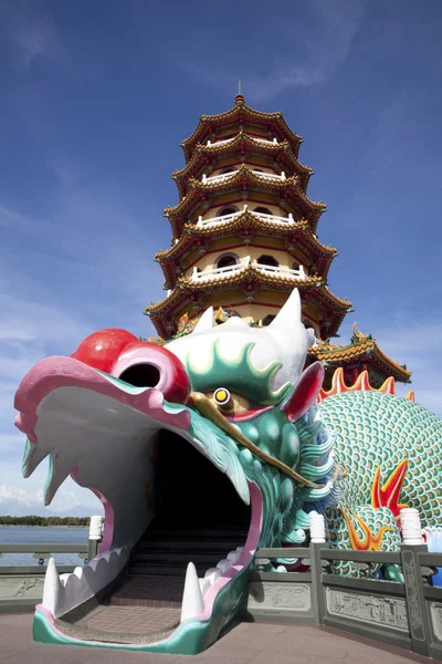 Dragon tower of kaohsiung city in taiwan — Stock Photo, Image