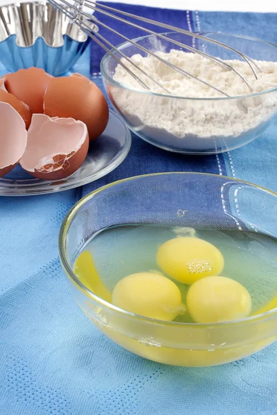 Formulier voor bakken, meel en eieren. — Stockfoto