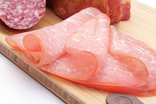 Warmgewalste ham en salami — Stockfoto