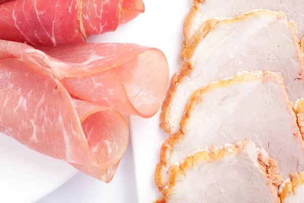 Varmvalsade skinka och salami — Stockfoto
