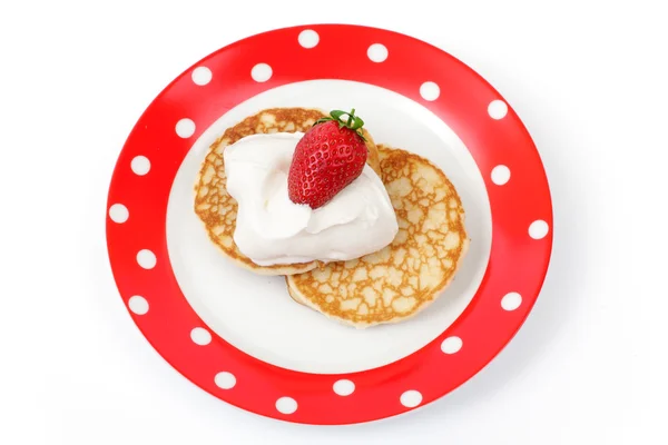 Fritters with sour cream and a strawberry — Stock Photo, Image