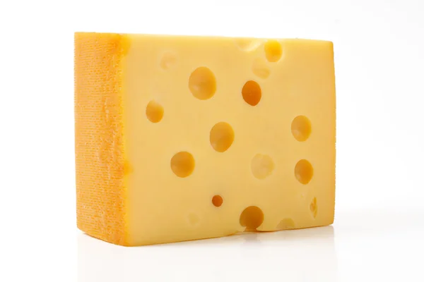 在白色背景上分离的奶酪 — 图库照片