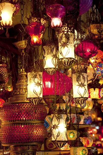 Tureckie lampy na Grand Bazaar w Stambule, Turcja — Zdjęcie stockowe
