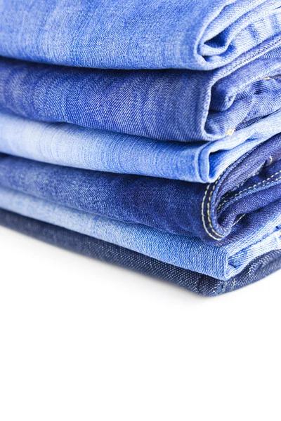 Niebieskie dżinsy izolowane na białym tle — Zdjęcie stockowe