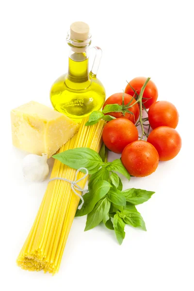 Ingredients for Italian cooking: olive oil, basil, tomato, parme — Stock Photo, Image