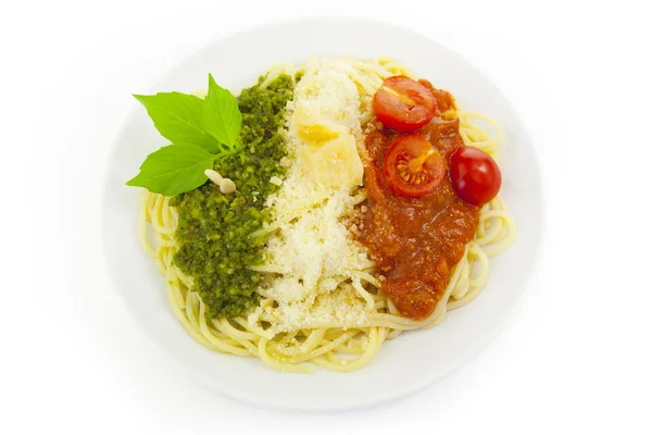 Italian flag - pasta with green pesto, white parmesan and red to — Stock Photo, Image