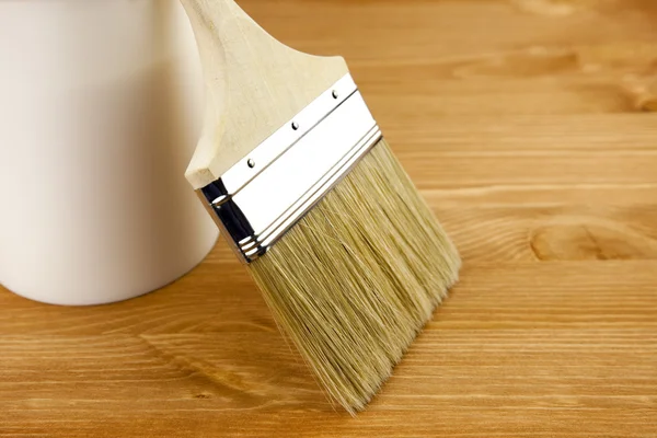 Trä textur, kan och pensel / hushållsarbete — Stockfoto