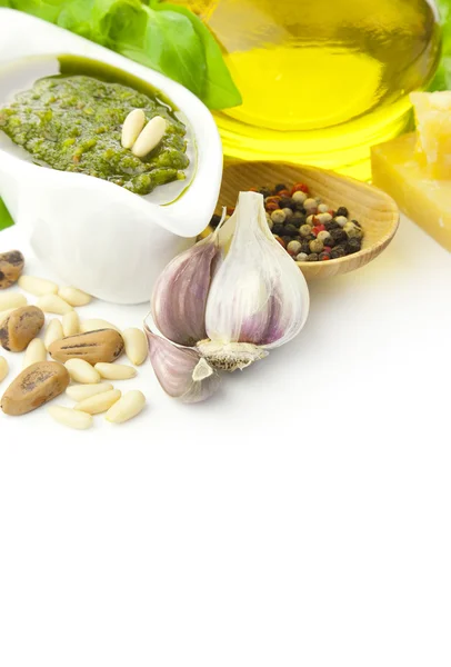 Fresh Pesto and its ingredients / vertical — Stock Photo, Image