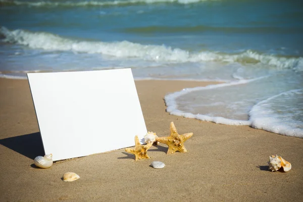 Καλοκαιριού / κενό χαρτί παραλία στη θάλασσα — Φωτογραφία Αρχείου