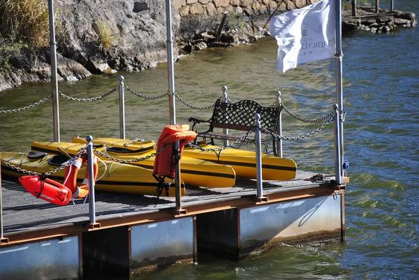Dock with kayaks — Stock Photo, Image