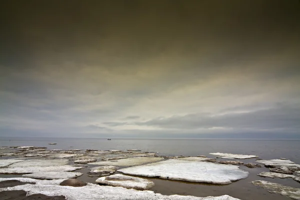 Flotte de glace dans la mer . — Photo