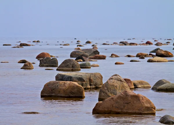 Kamienie w morzu. — Zdjęcie stockowe