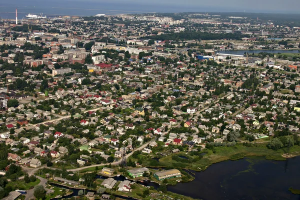 Αεροφωτογραφία της βιομηχανικής περιοχής από τη θάλασσα, πόλη Λιεπάγια. Royalty Free Εικόνες Αρχείου