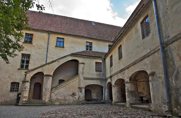 Medieval castle courtyard. — Stock Photo, Image