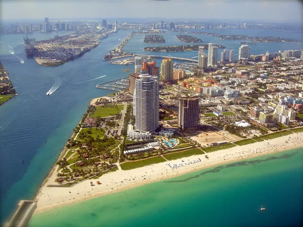 Miami skyline - uitzicht vanaf vliegtuig — Stockfoto