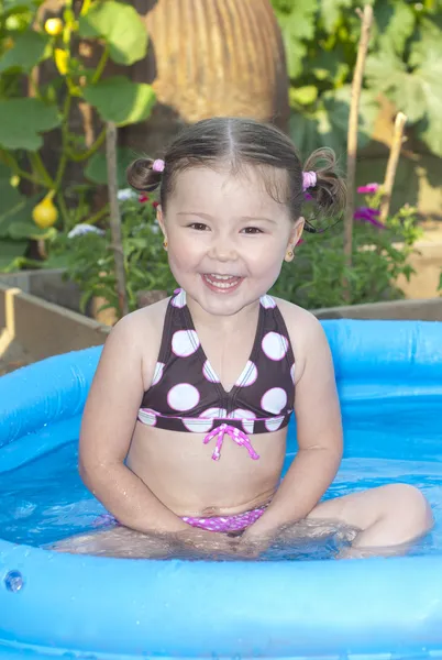 stock image Happy little girl in a swimming pool