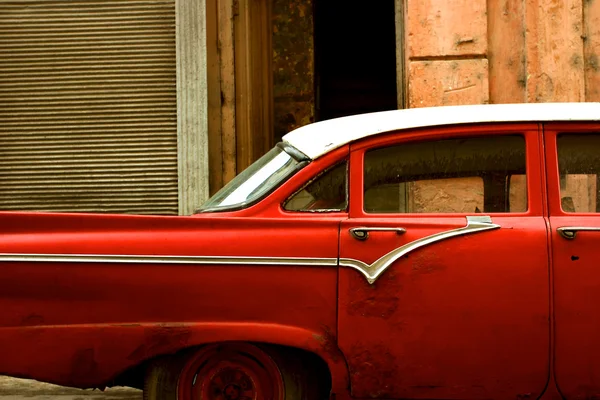 Старая машина в Ла-Хаване — стоковое фото