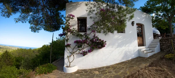 地中海房子在伊维萨岛 — 图库照片