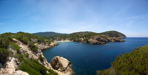 Ibiza mediterrane kustlijn — Stockfoto