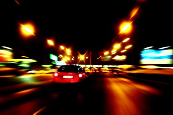 Viaje en coche a las calles nocturnas de la ciudad —  Fotos de Stock
